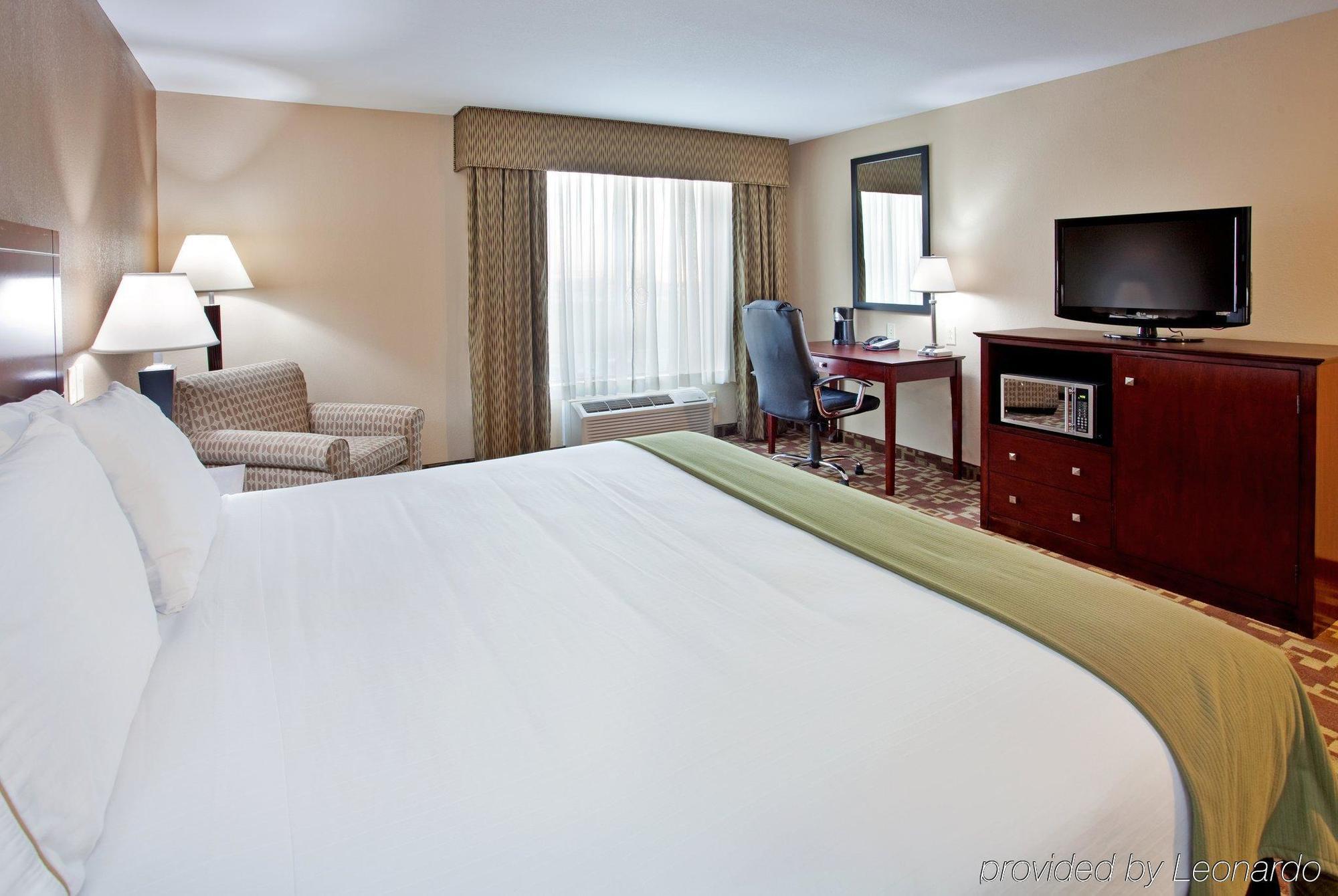 Holiday Inn Express Hotel & Suites St. Charles By Ihg Saint Charles Habitación foto
